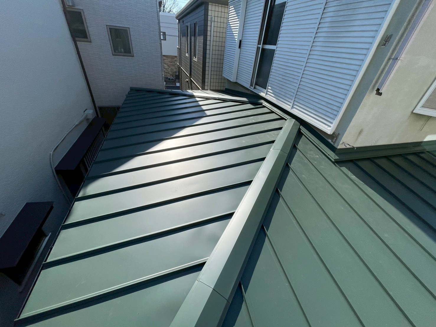 さいたま市大宮区にて雨漏り修理・屋根修理〈天窓からの雨漏り・葺き替え工事〉