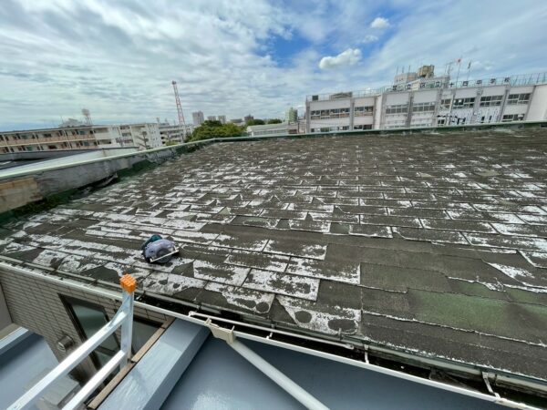 さいたま市北区にて屋根修理〈雨漏りしたマンション屋根〉の施工前写真