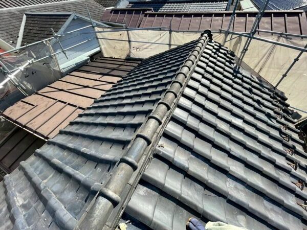さいたま市西区にて屋根修理〈費用を抑えて瓦屋根葺き替え〉の施工前写真
