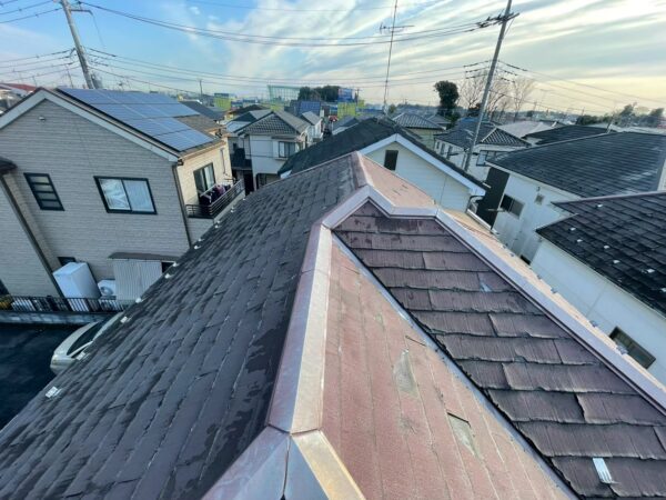 さいたま市北区にて雨漏り修理〈パミール屋根の雨漏り・カバー工法〉の施工前写真