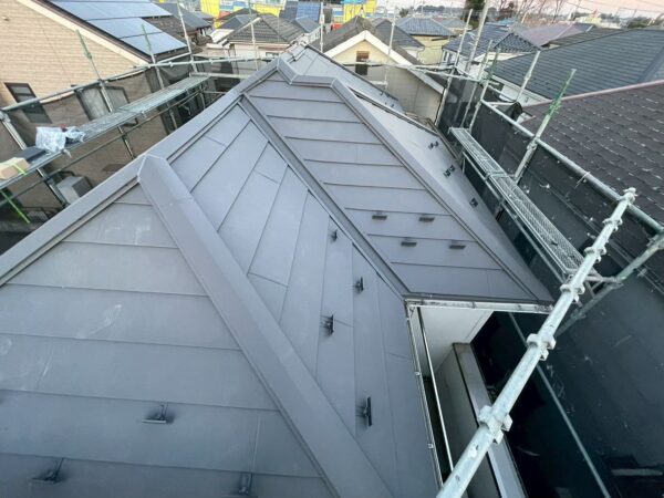 さいたま市北区にて雨漏り修理〈パミール屋根の雨漏り・カバー工法〉の施工後写真